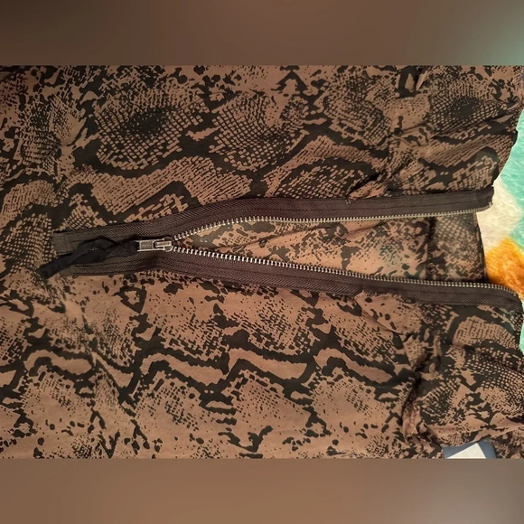 Sexy Guess sleeveless  blouse - Picture 2 of 3